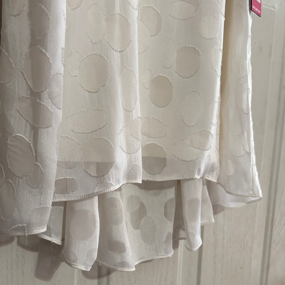 Vince Camuto White Circle Pattern Blouse - Picture 4 of 8
